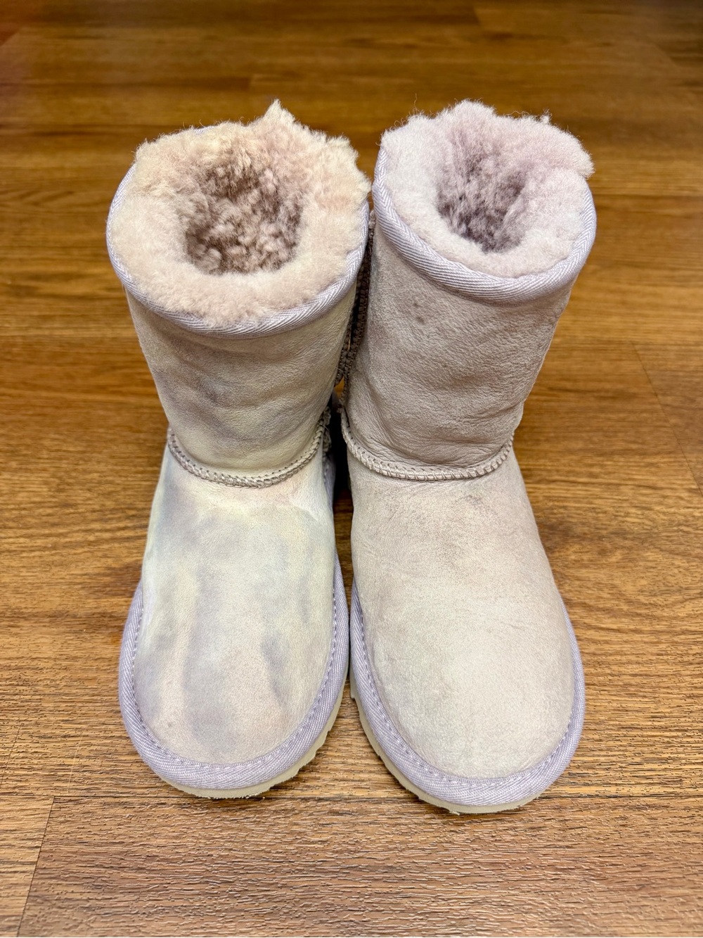 UGG Classic II Short Boots Lilac Frost Kids Size 2 Water Resistant Sheepskin